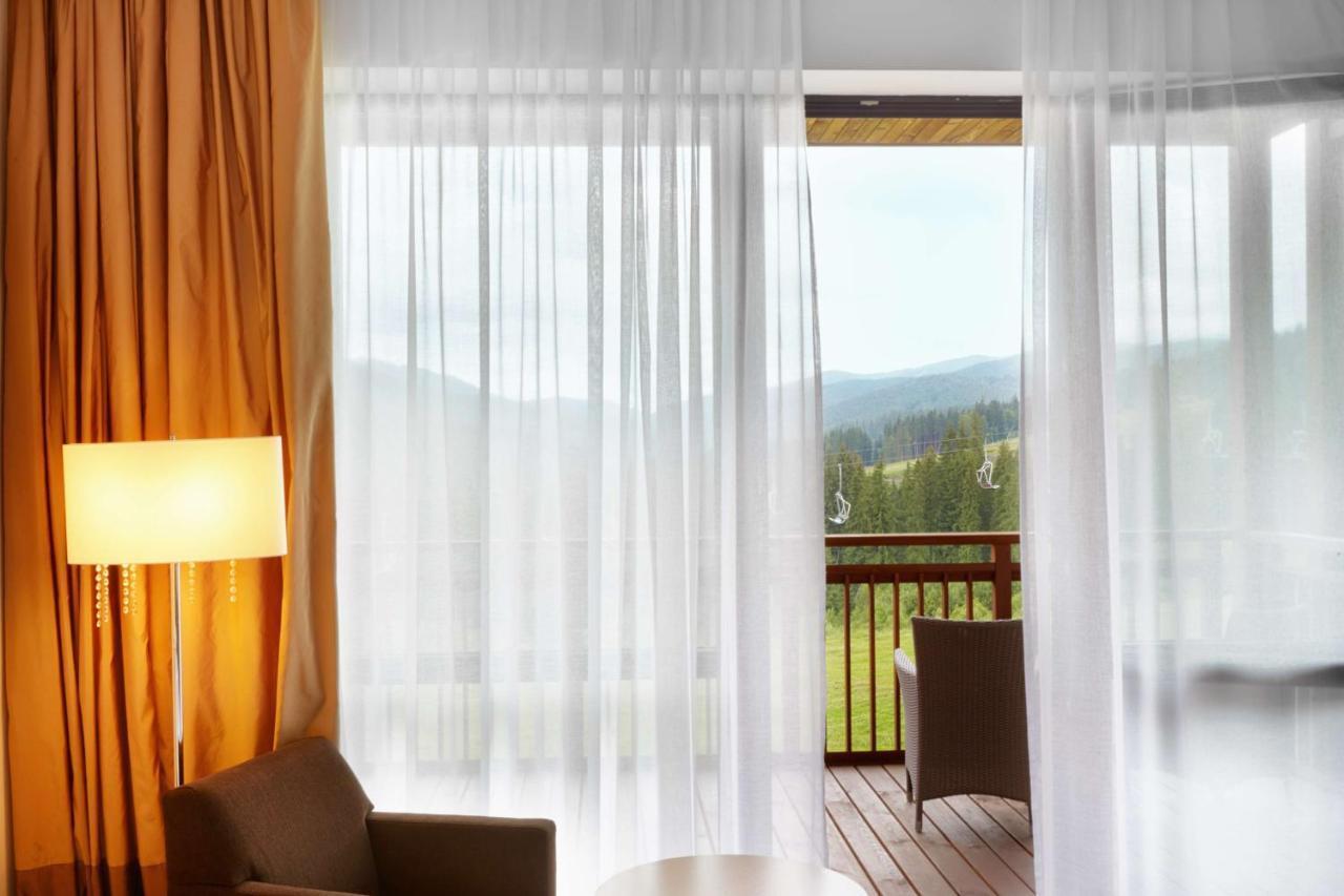 Radisson Blu Resort Bukovel Esterno foto Curtains