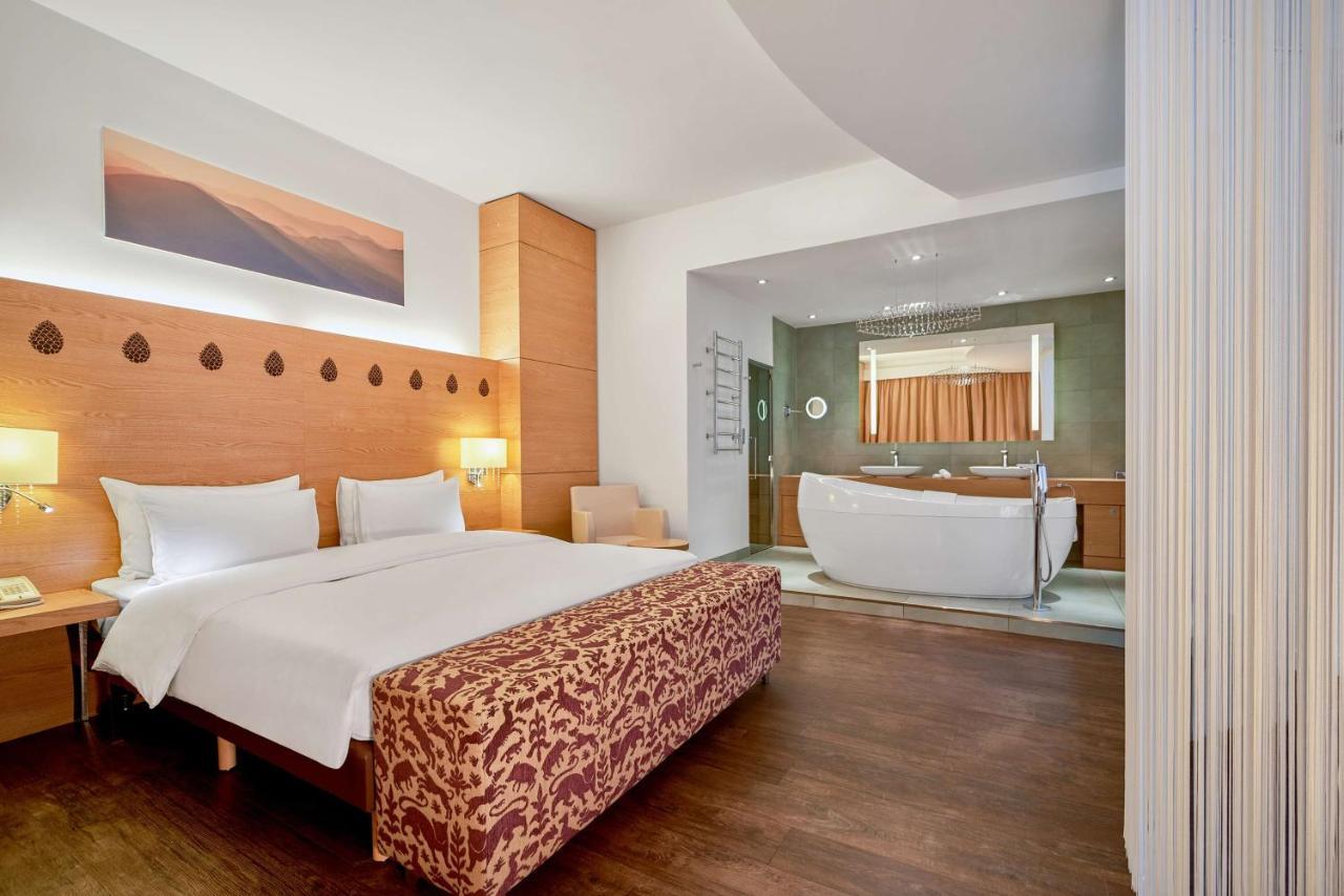 Radisson Blu Resort Bukovel Esterno foto Suite