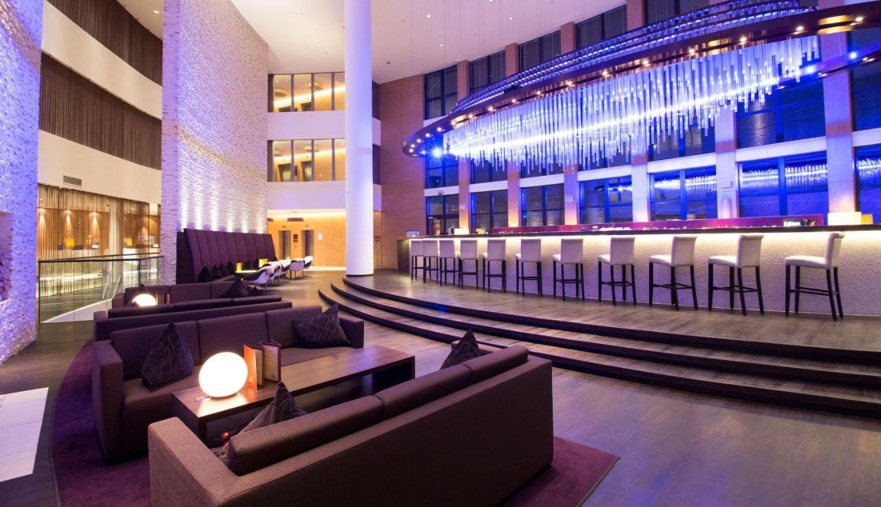 Radisson Blu Resort Bukovel Esterno foto The bar at the Hilton London West End