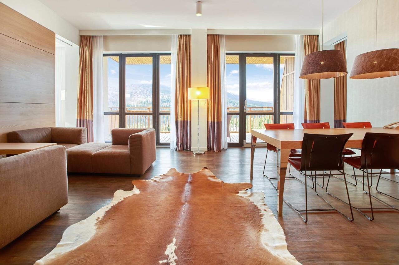 Radisson Blu Resort Bukovel Esterno foto A typical apartment