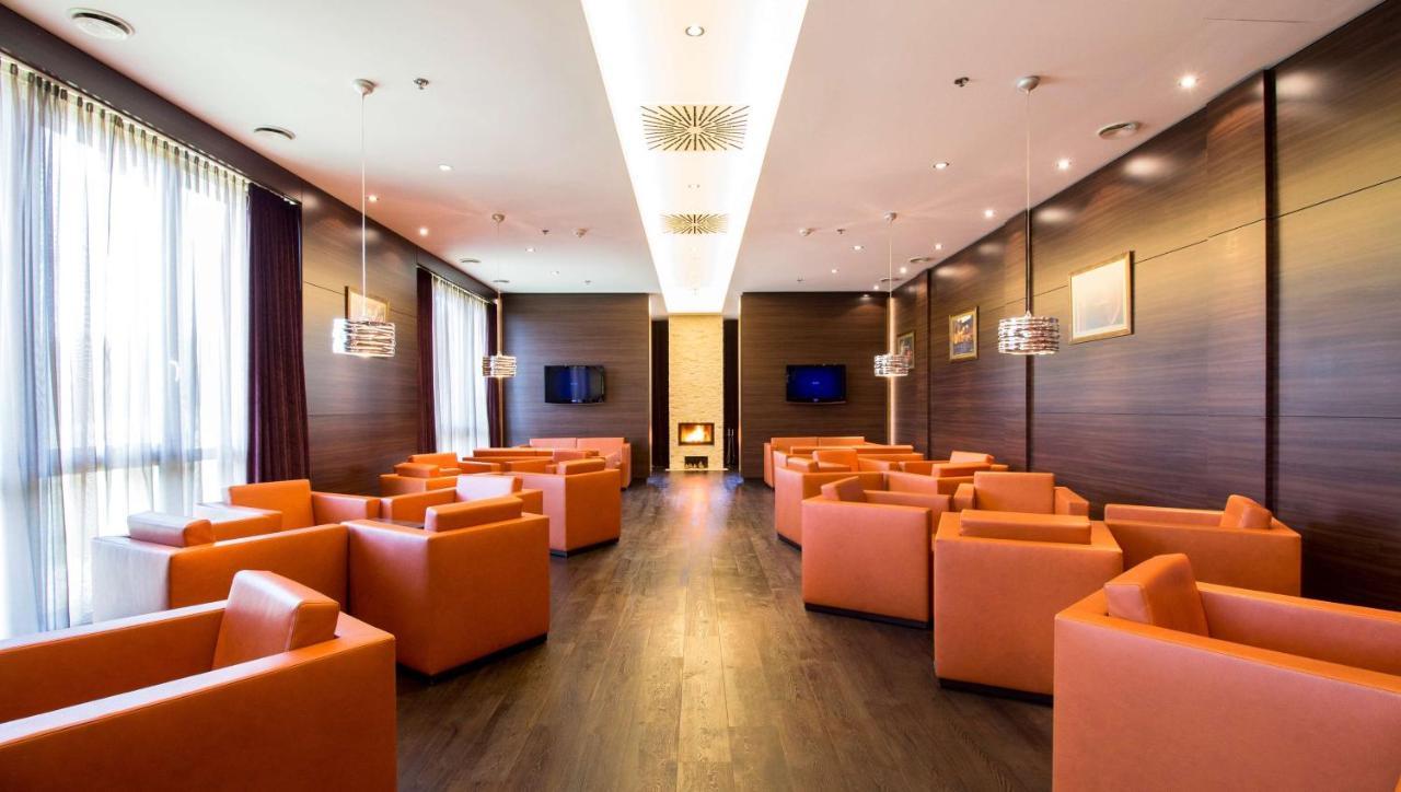 Radisson Blu Resort Bukovel Esterno foto The lounge at the airport