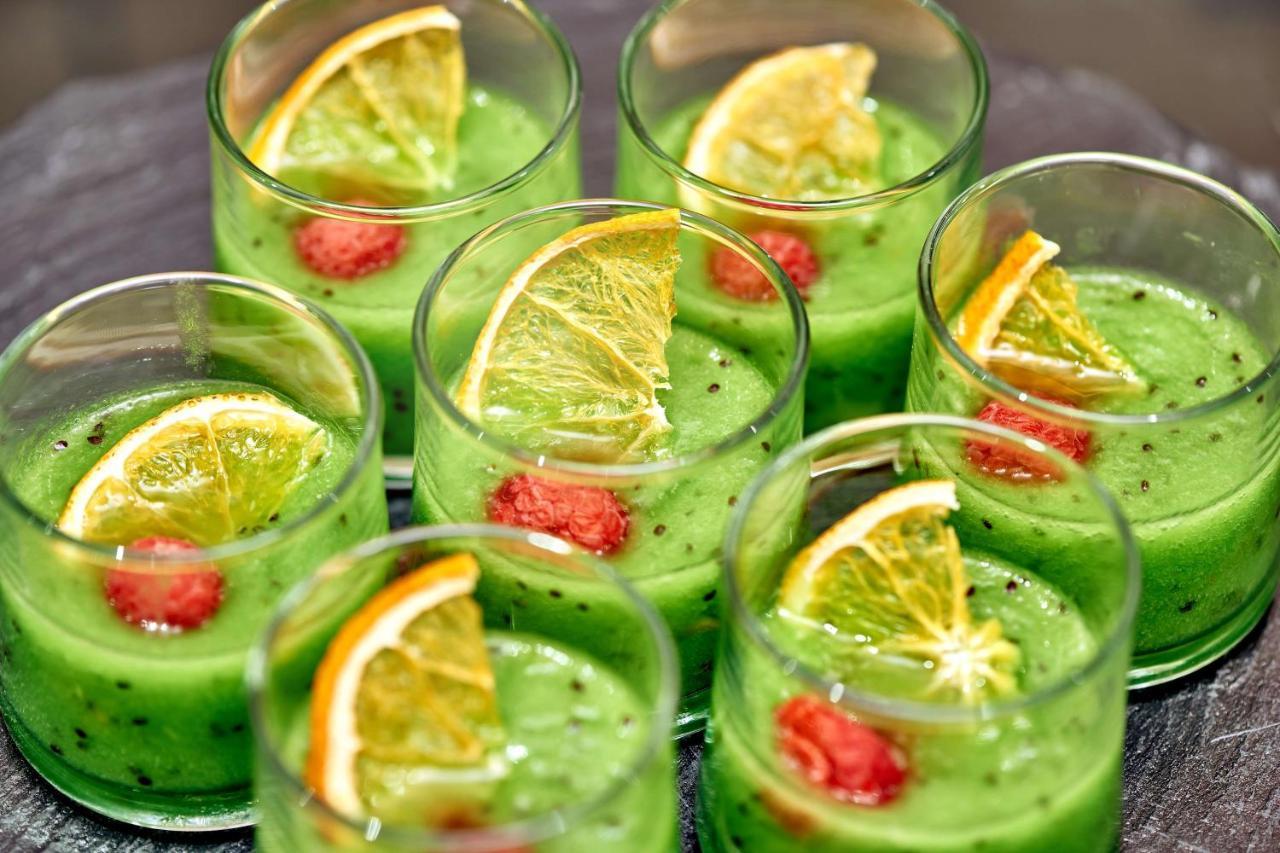 Radisson Blu Resort Bukovel Esterno foto A green smoothie