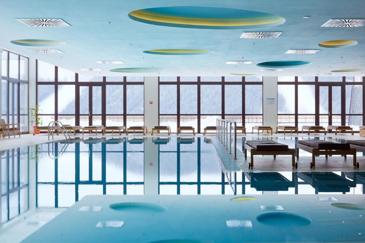 Radisson Blu Resort Bukovel Esterno foto Library