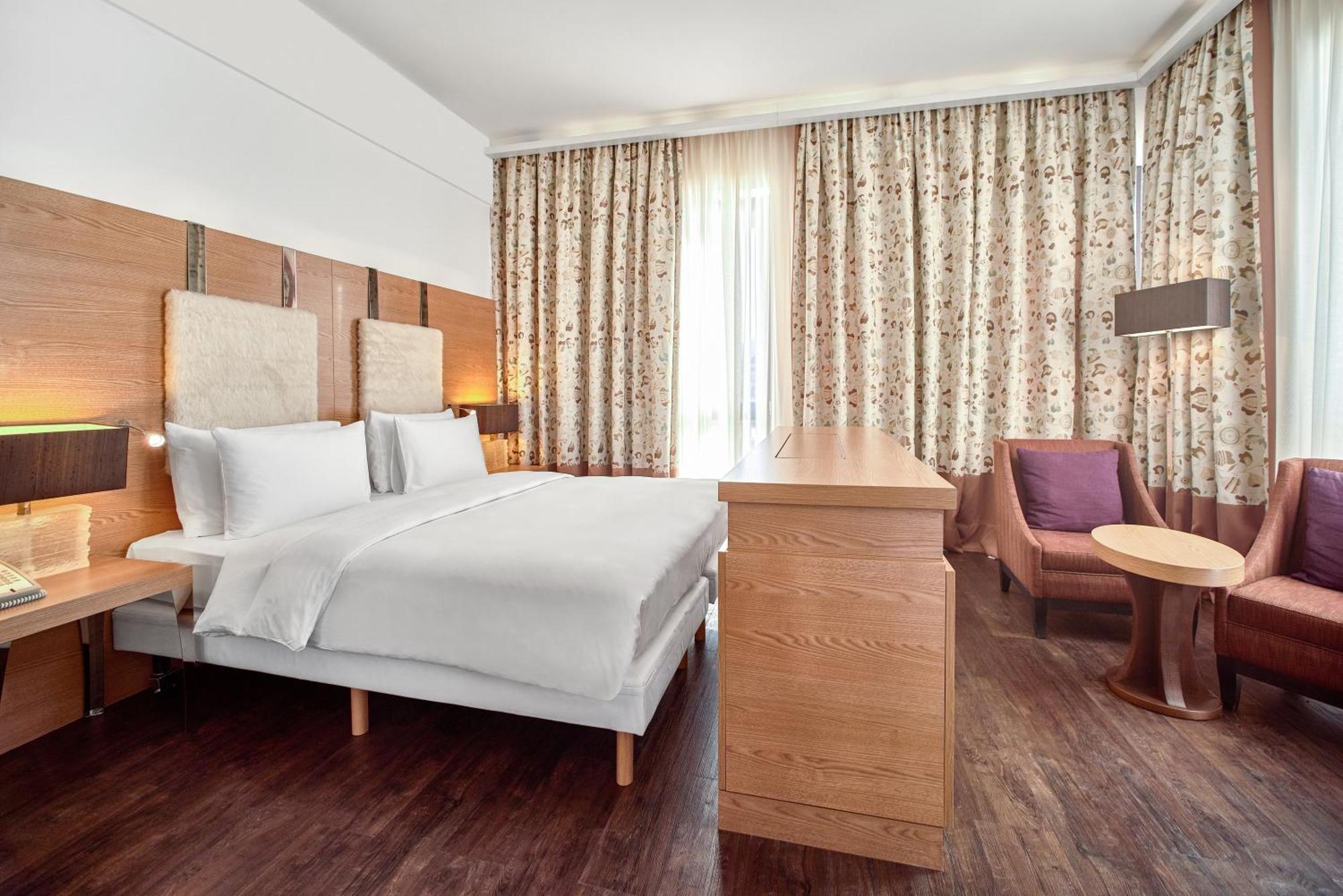 Radisson Blu Resort Bukovel Esterno foto A room at the hotel