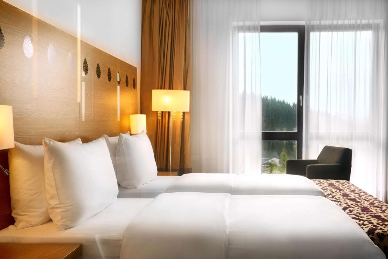 Radisson Blu Resort Bukovel Esterno foto A room at the hotel