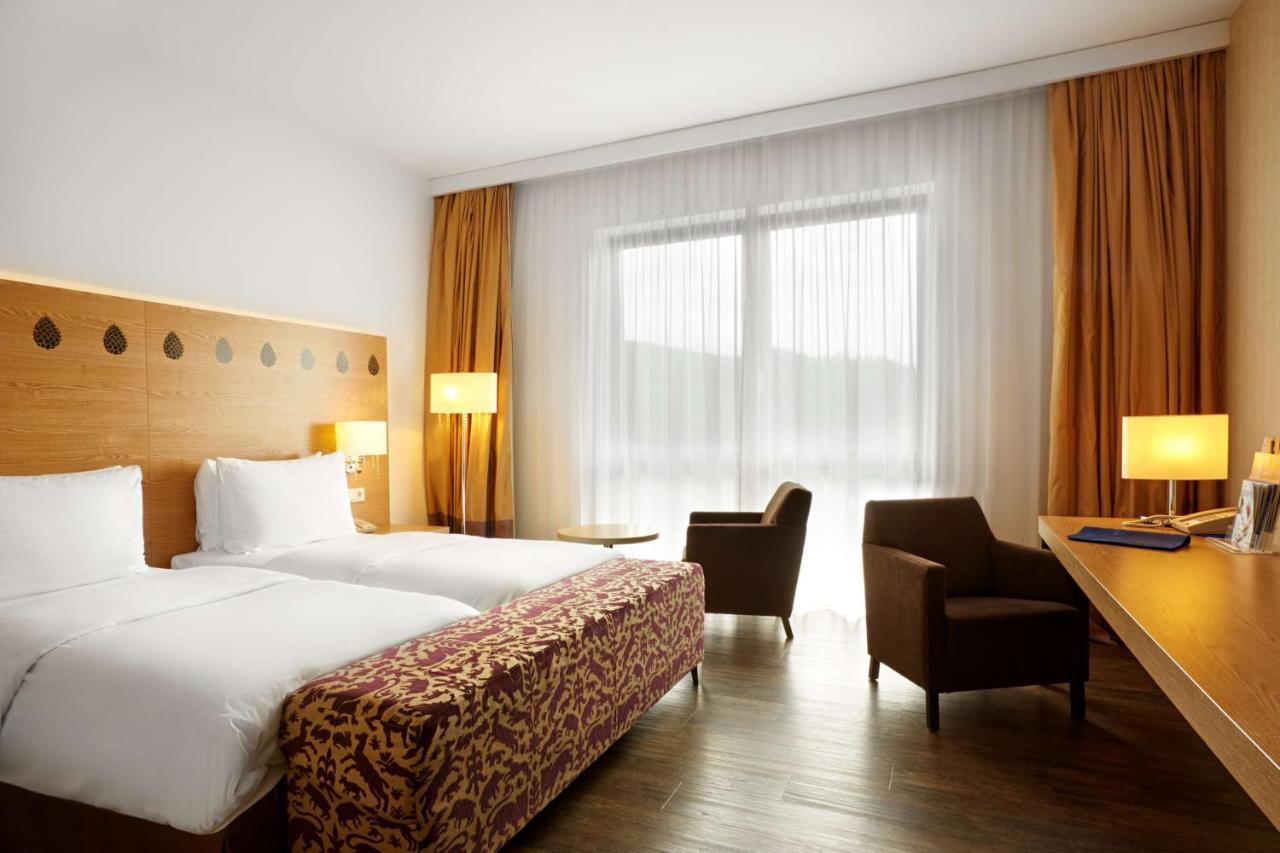 Radisson Blu Resort Bukovel Esterno foto A typical room at the hotel