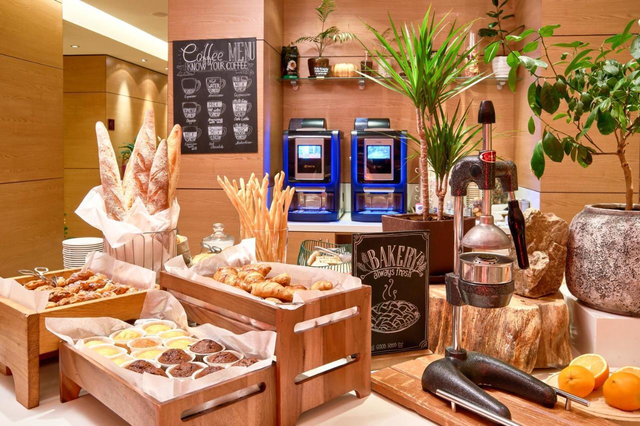 Radisson Blu Resort Bukovel Esterno foto A coffee bar