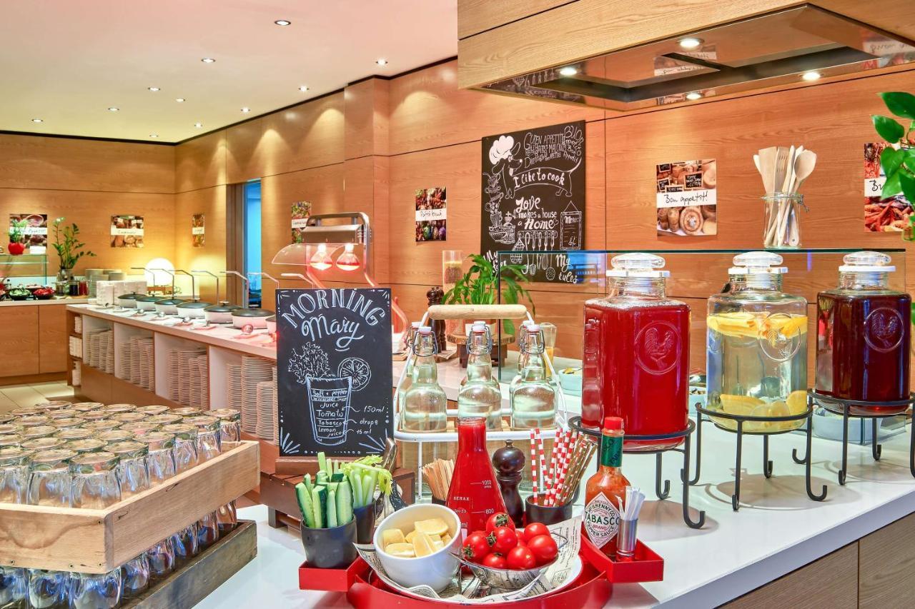 Radisson Blu Resort Bukovel Esterno foto A typical buffet